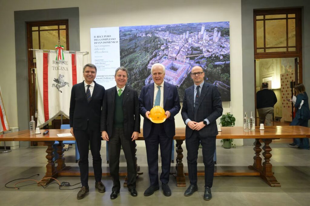 appresentanti delle istituzioni, tra cui il Presidente della Regione Toscana, alla presentazione del progetto di restauro del complesso di San Domenico in Excelle